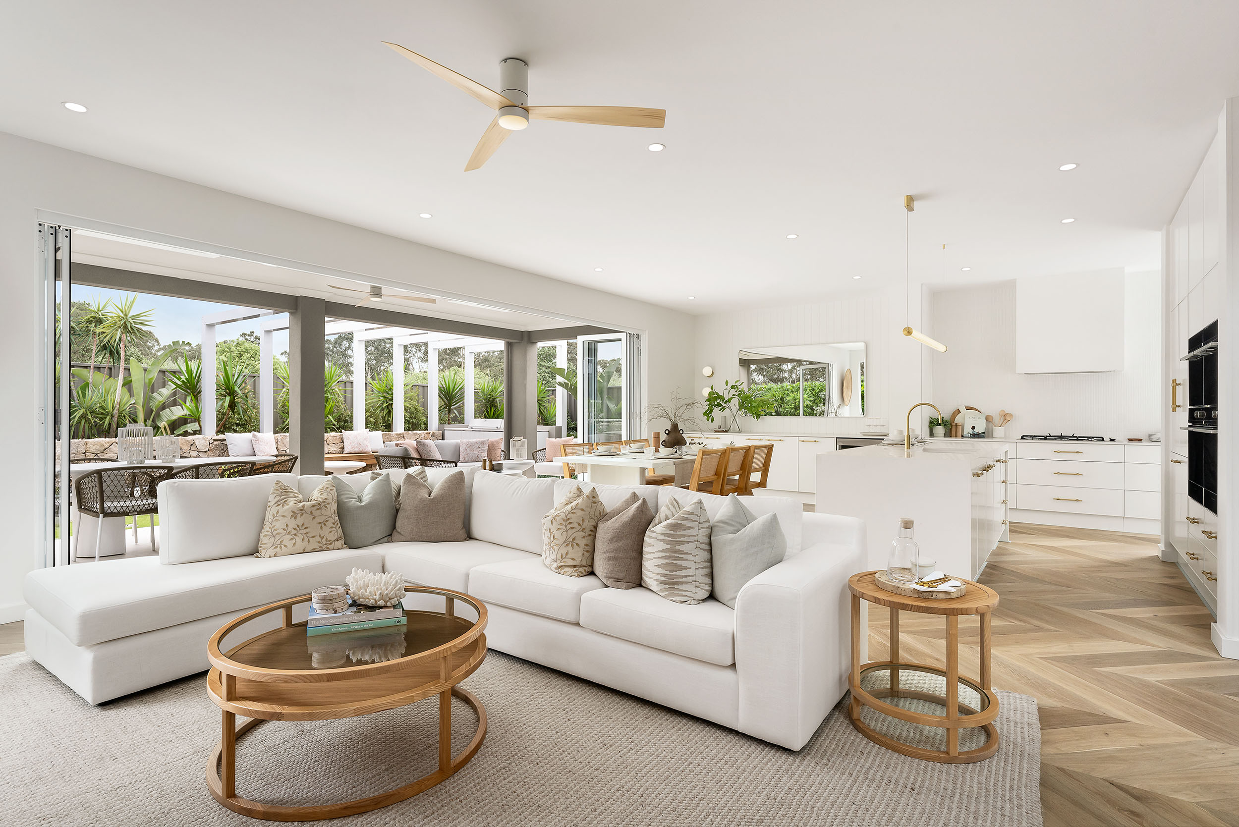 Panorama_33_homeworld_leppington_two_storey_home_living