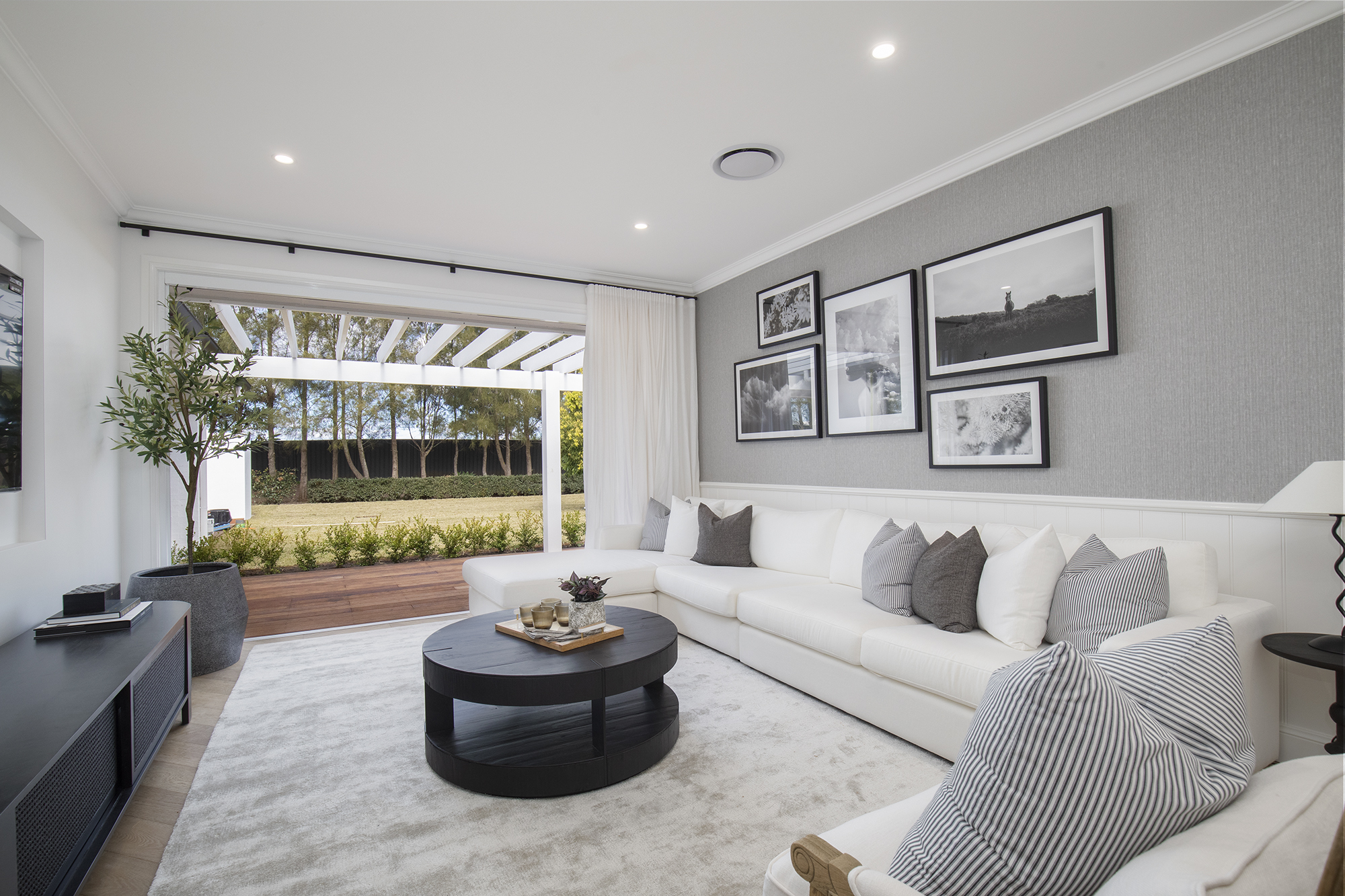 bronte lochinvar loungeroom