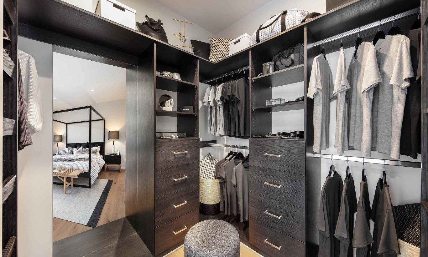 San Marino Executive 16- Walk In Robe